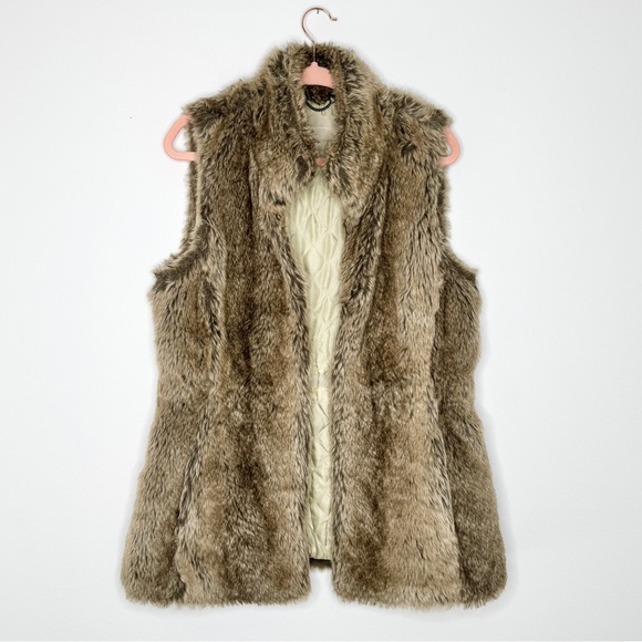 Banana Republic Jackets & Blazers - Banana Republic Faux Fur Vest M